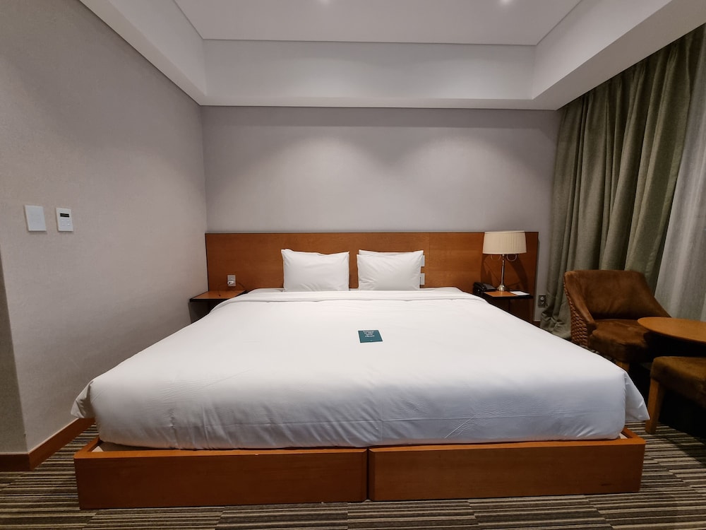 Deluxe Hollywood King Room photo 1