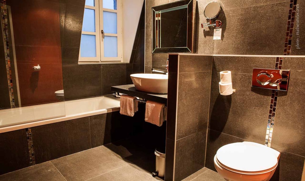 Executive Room - Photo 13