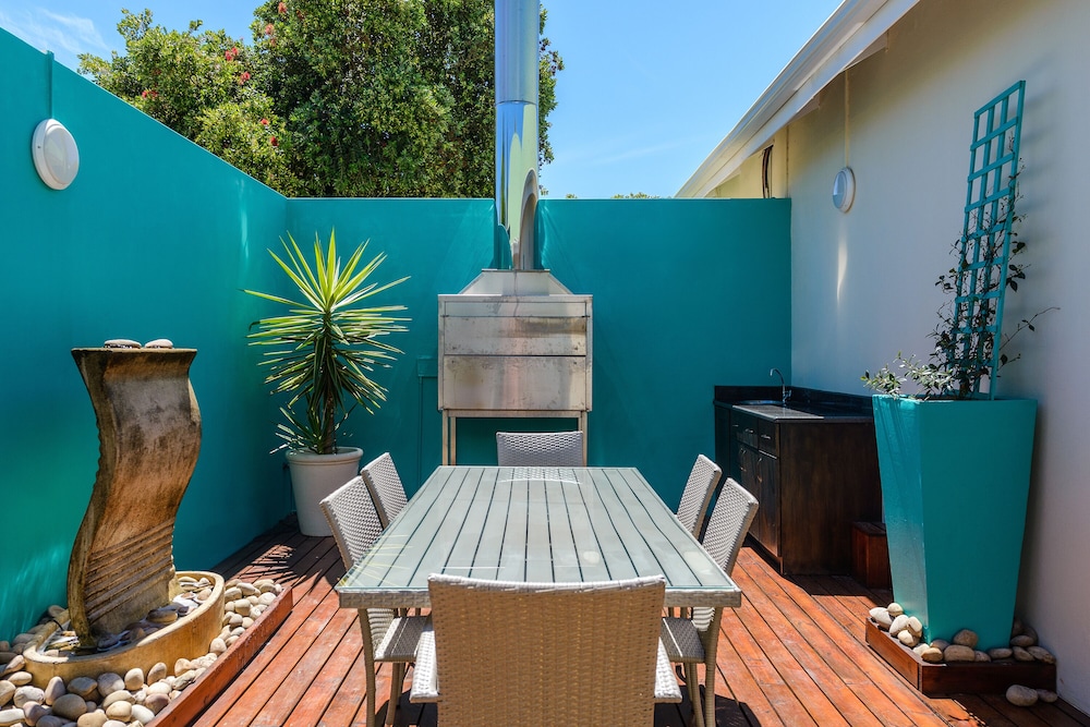 One Bedroom Apartment with Patio photo 2