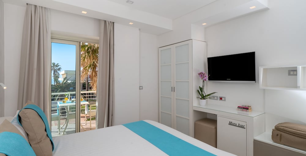 Superior Quadruple Room (with extra bed) - Photo 4