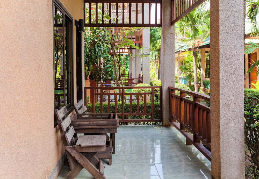 Traditional Bungalow, Garden View - Photo 1