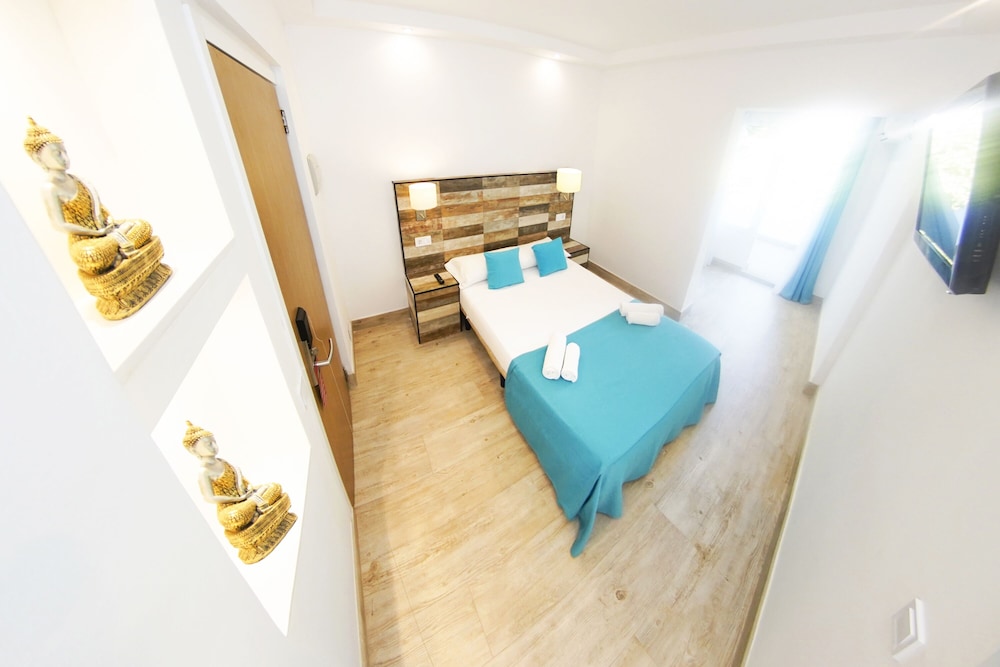 Comfort Double Room, Terrace with Free Airport Shuttle - Photo 7