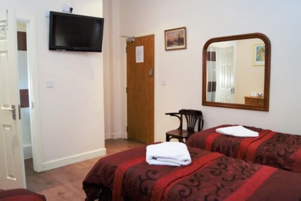 Family Triple Room (3 Adults) - Photo 1
