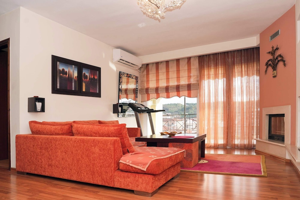 Apartment photo 2