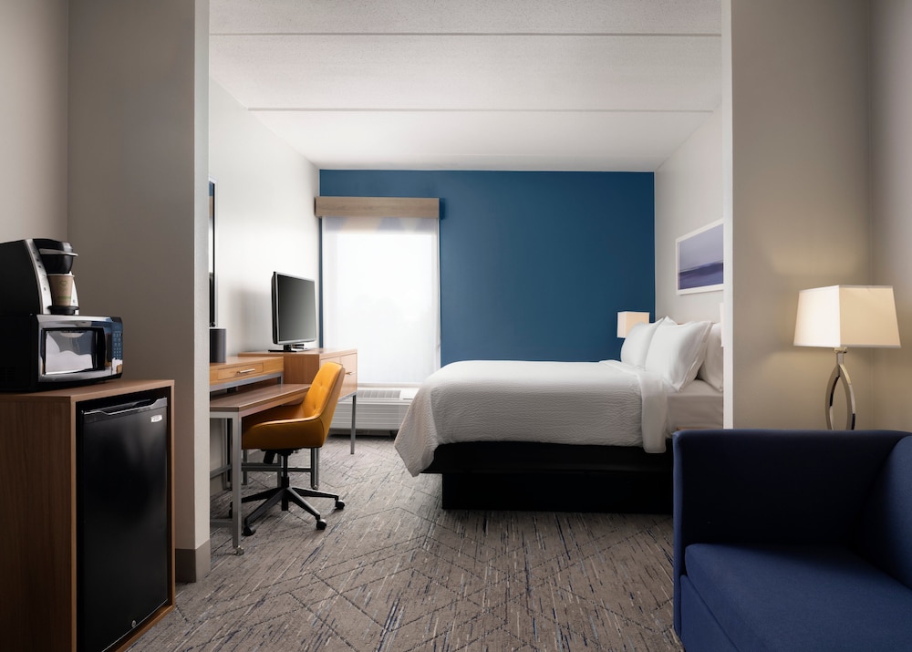 Suite, 1 King Bed, Jetted Tub (Living Area) - Photo 1
