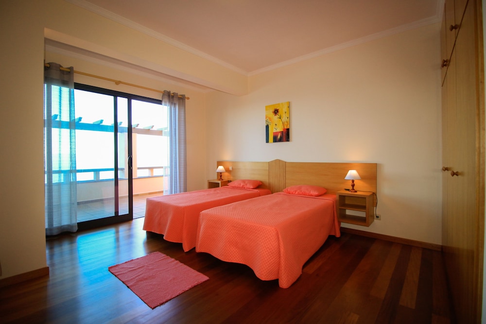 Family Apartment, 3 Bedrooms, Balcony, Sea View photo 2