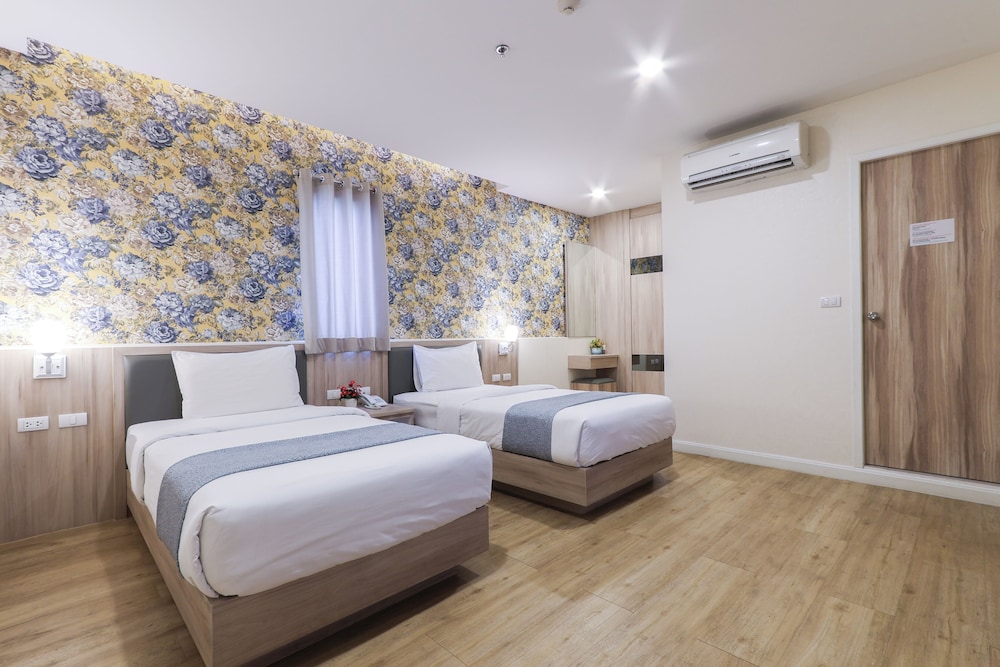 Deluxe Twin Room photo 3