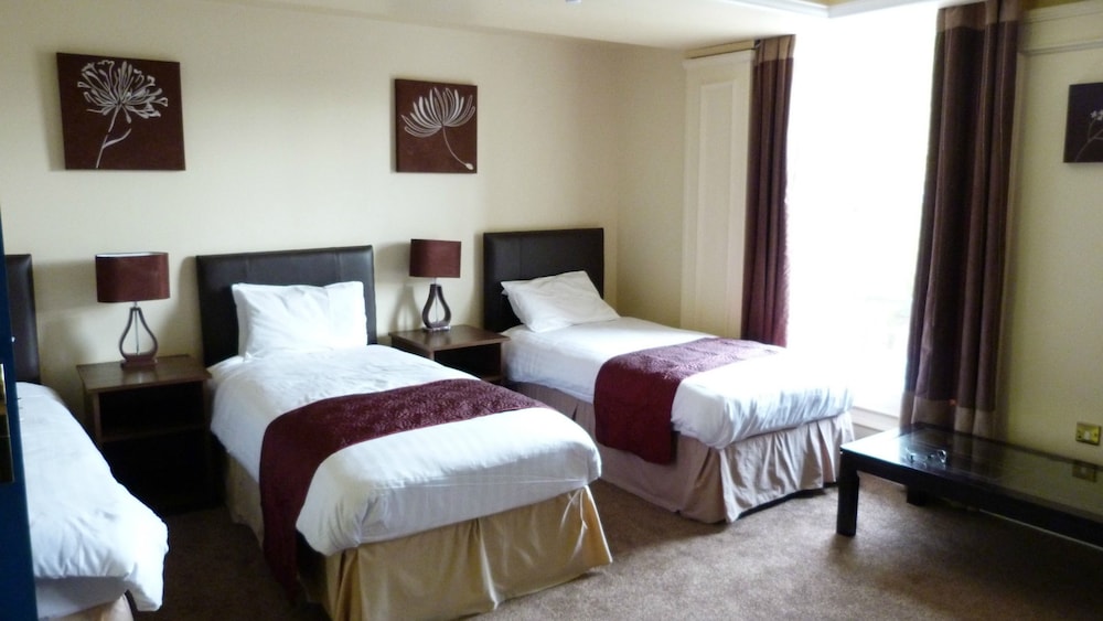 Quintuple Room