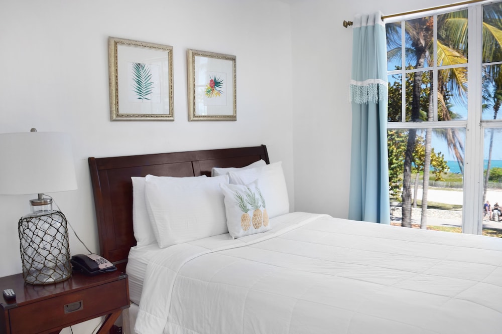 Premium Studio Suite, 2 Queen Beds - Photo 7