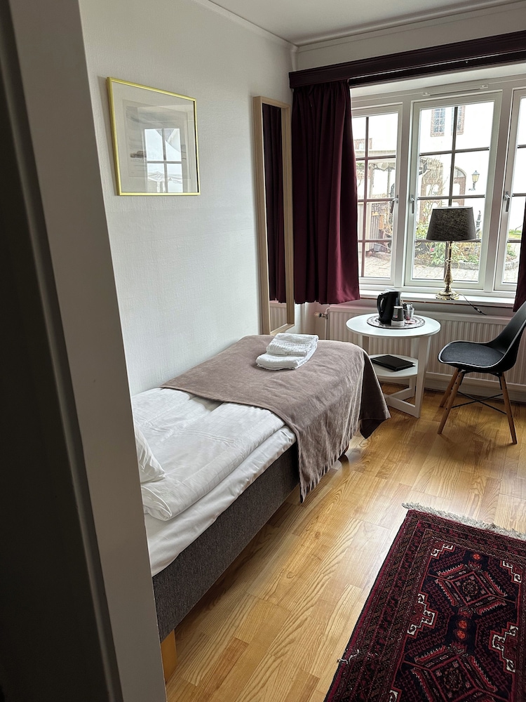 Economy Twin Room