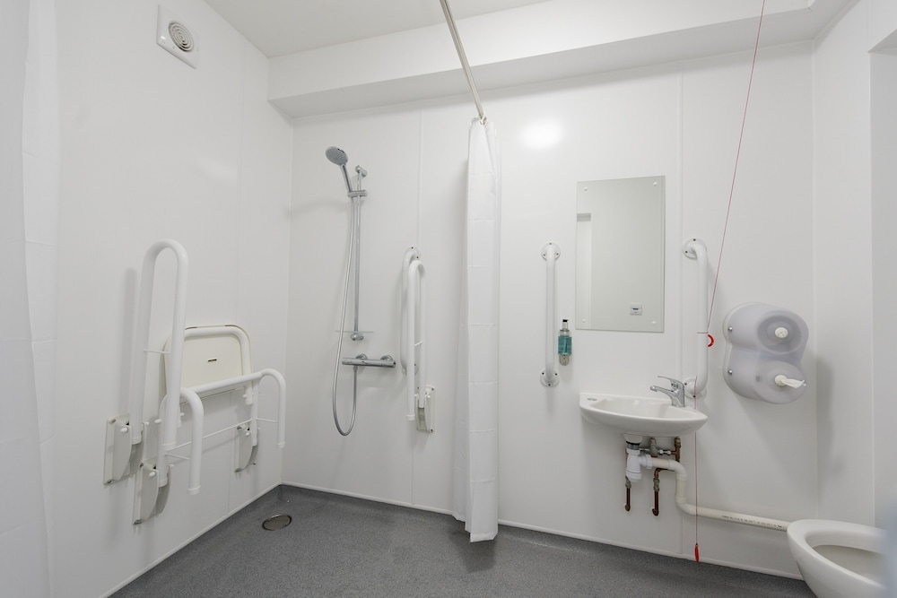 Shared Dormitory, Women only, Shared Bathroom (Sleeps 6) photo 3