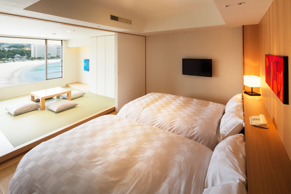 Royal Floor Japanese Western Room with Ocean View - Non-Smoking - Photo 3