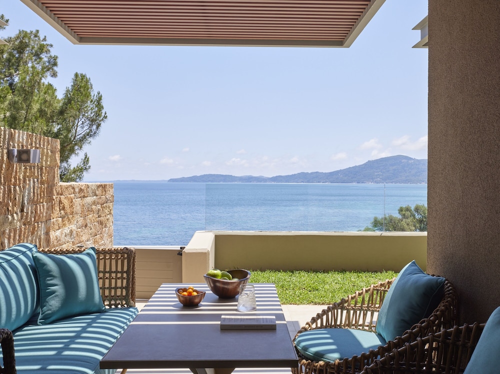 2 Bedroom Bungalow Suite Private Garden Sea View - Photo 6