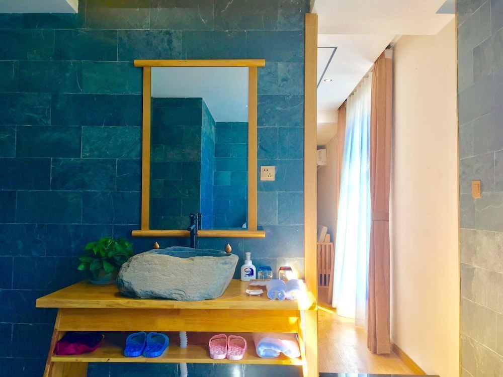 Deluxe Suite, Hot Tub, Garden View photo 2