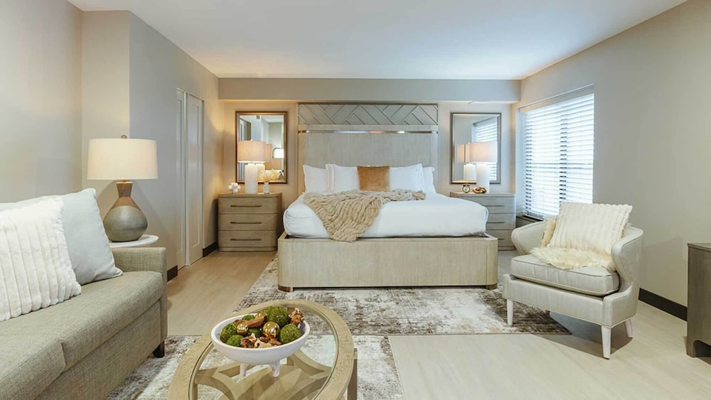 Executive Suite, 1 King Bed photo 2