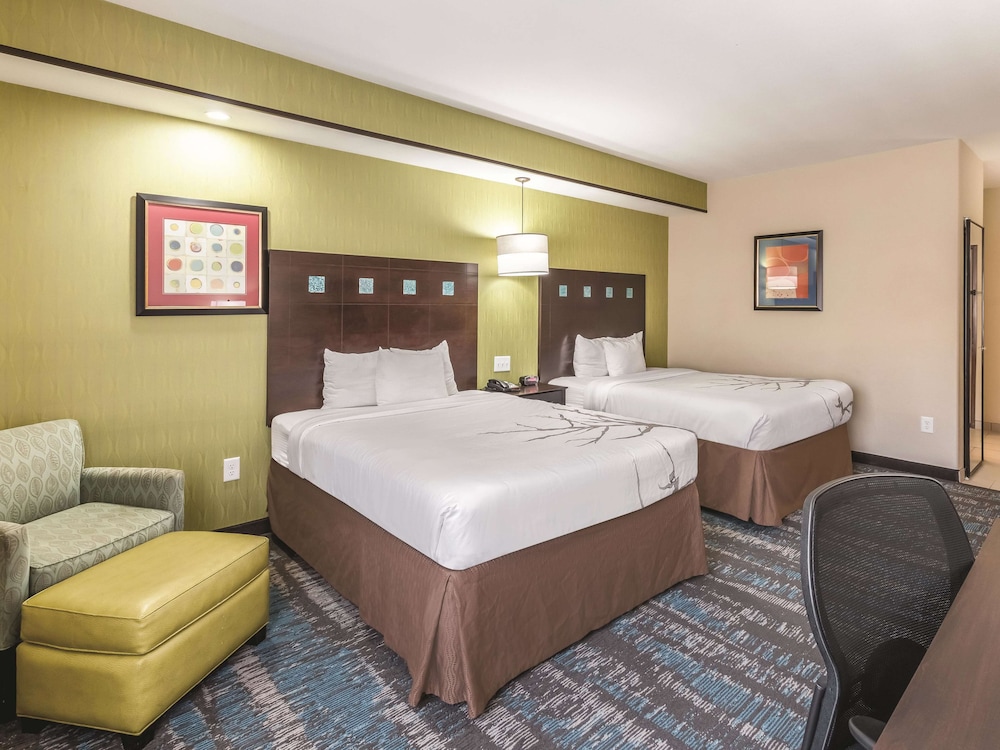 Room, 2 Queen Beds, Non Smoking - Photo 3