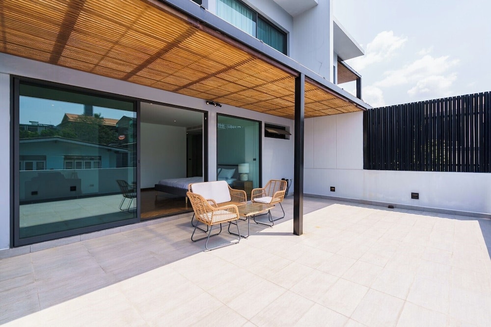 Villa photo 2
