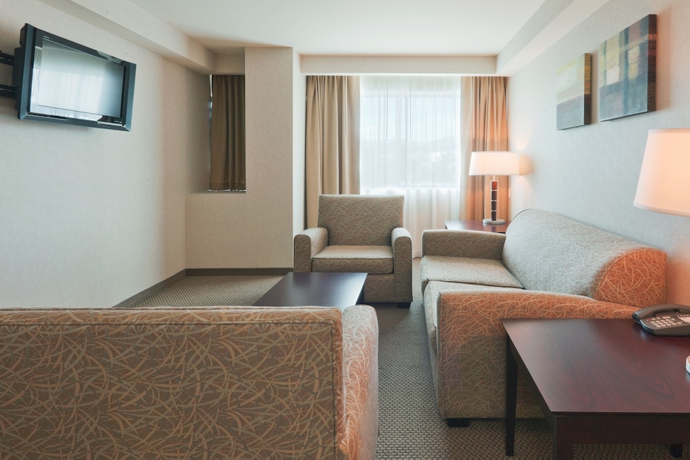 Suite, 1 King Bed - Photo 4