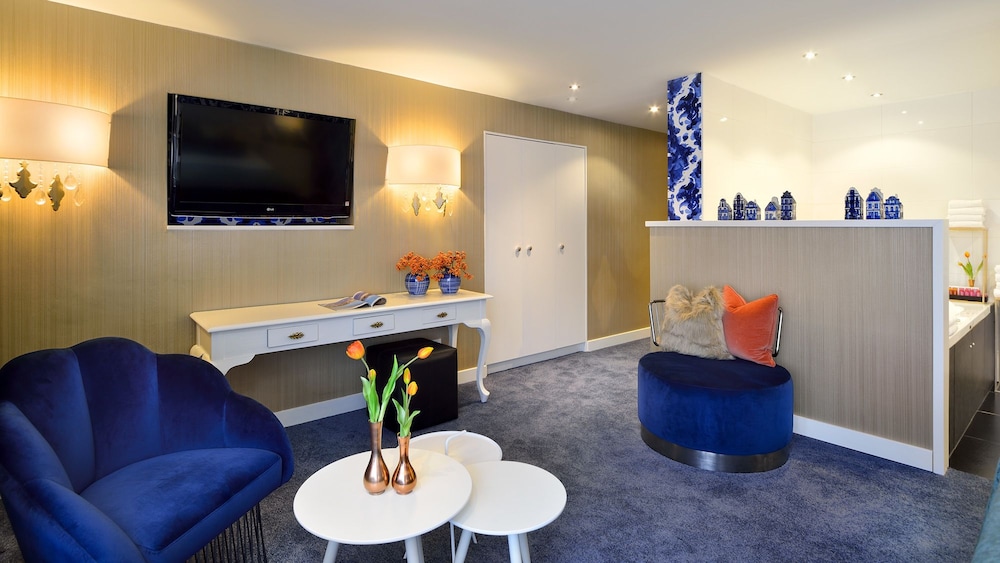 Luxury Suite, Jetted Tub photo 2