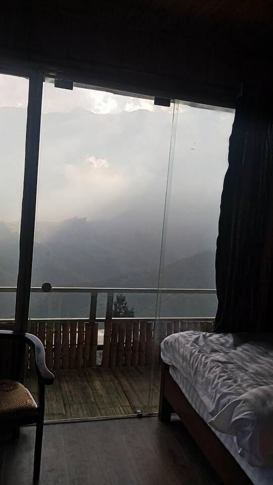 Deluxe Room, 1 King Bed, Non Smoking, Mountain View - Photo 4