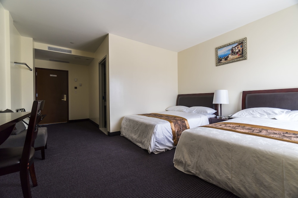 Classic Double Room, 2 Double Beds photo 1