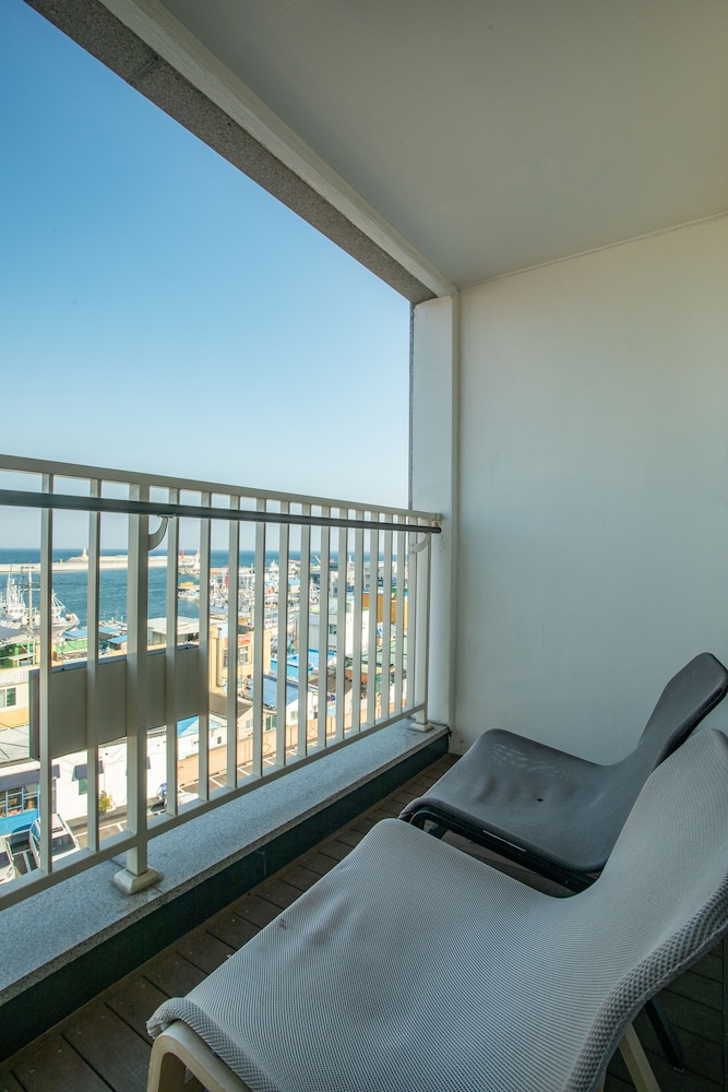 Deluxe Ondol (Ocean View) photo 3