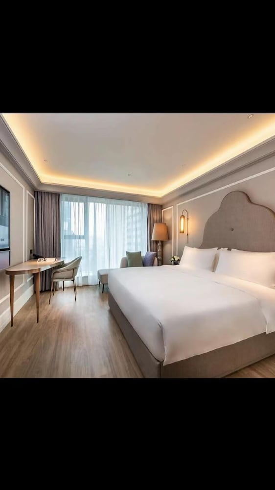 Superior Room, 1 King Bed photo 1