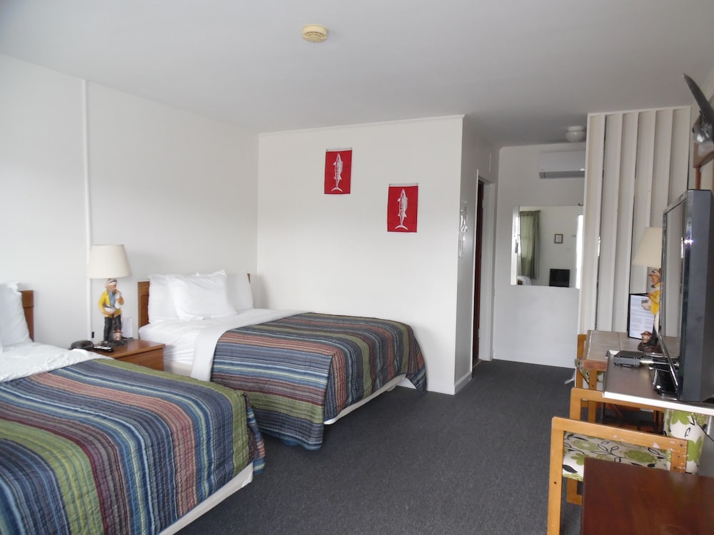 Standard Room, 2 Double Beds, Non Smoking (Not Pet friendly) photo 3