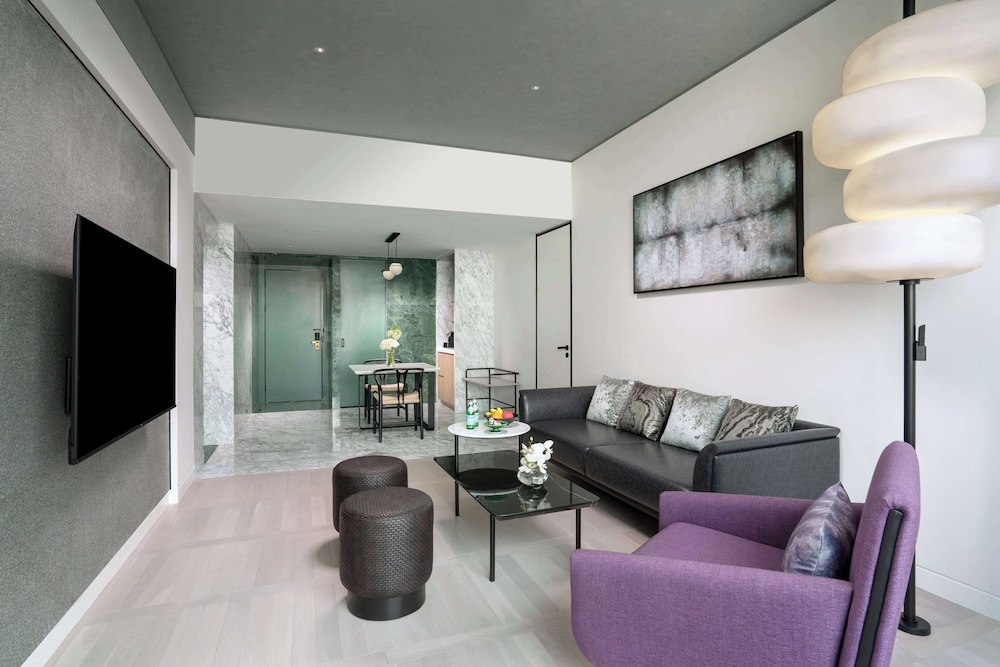 Executive Suite - Photo 3