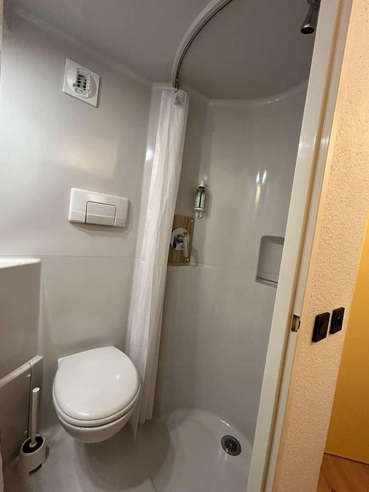 Triple Room, Multiple Beds photo 2