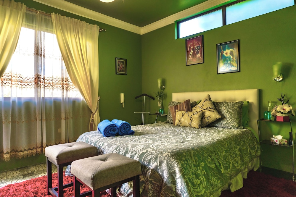 Senior Room, 1 Queen Bed photo 3