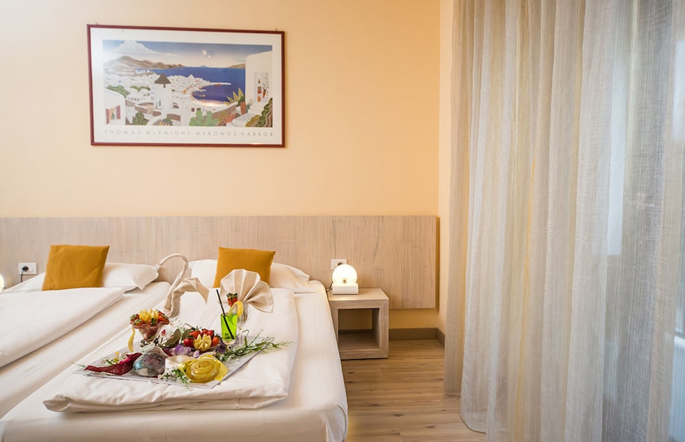Standard Triple Room, Balcony, Garden View photo 2