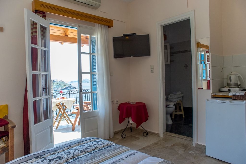 Comfort Studio, 1 Double Bed, Sea View (Top Floor) photo 1