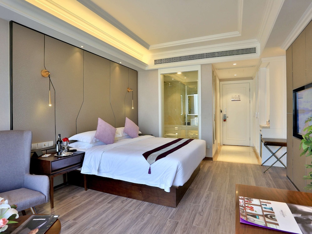 Deluxe Room, 1 King Bed