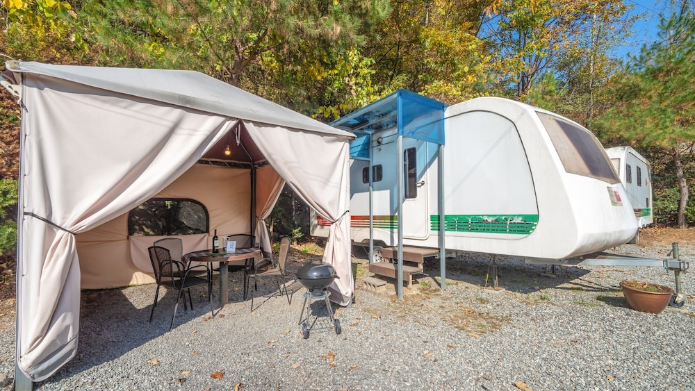 Basic Room, 1 Bedroom (Caravan2(Private BBQ))