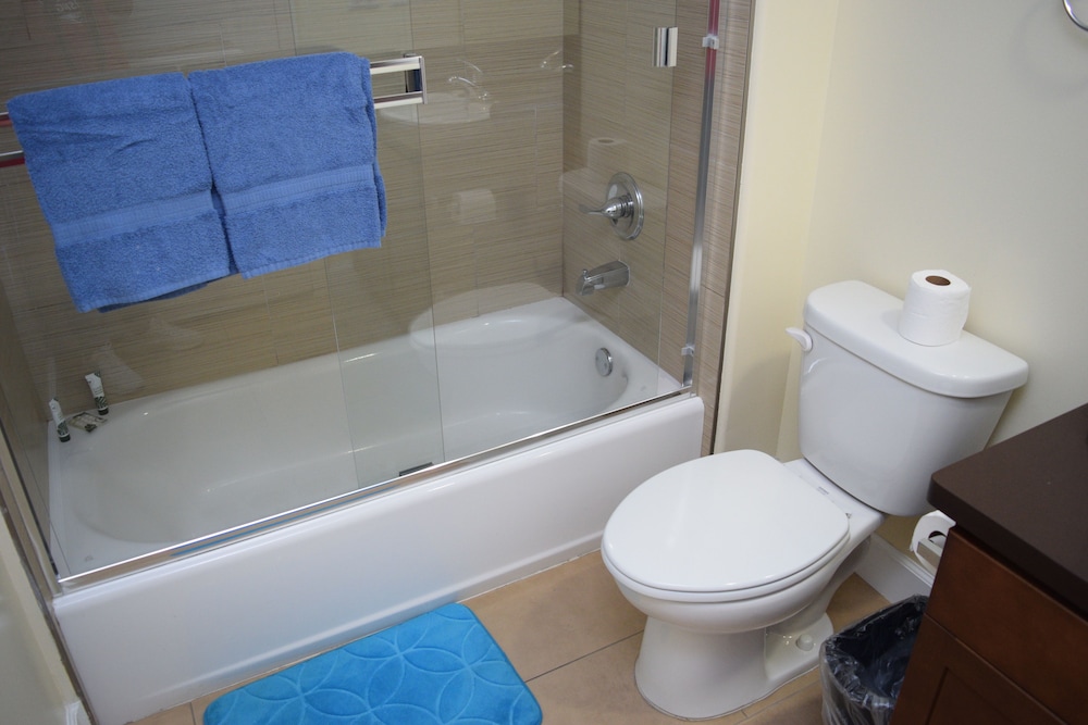 Luxury Apartment, 2 Bedrooms, 2 Bathrooms, Courtyard View photo 2