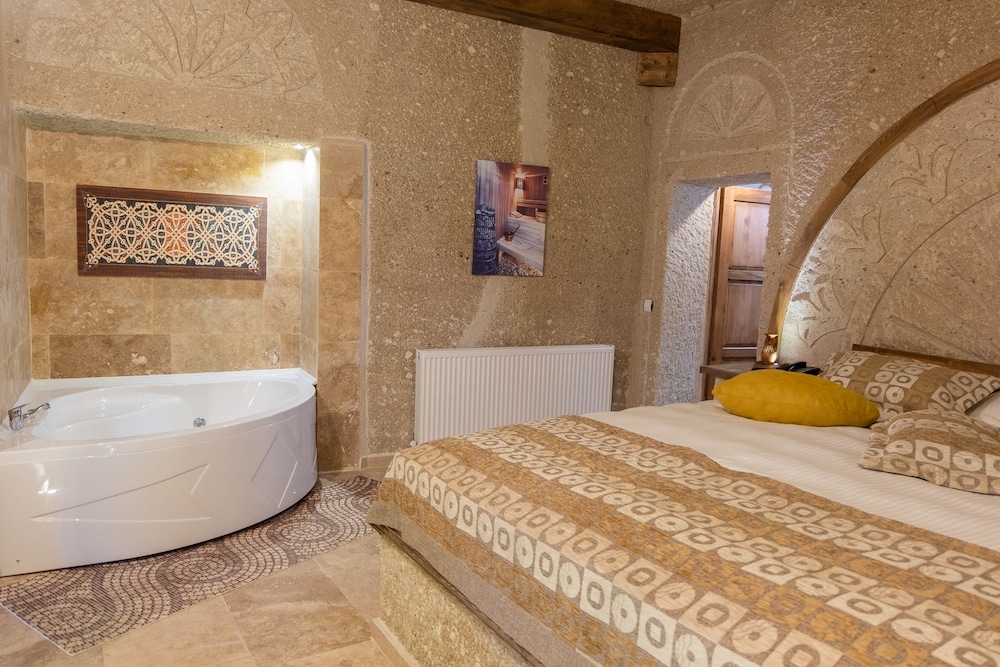 Junior Suite, Jetted Tub
