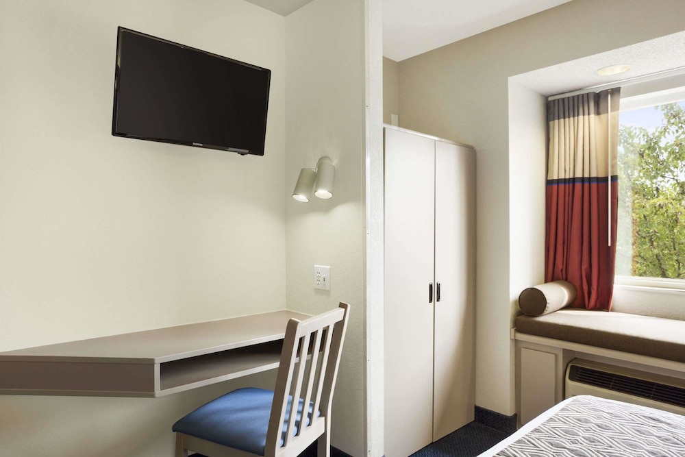 Room, Accessible photo 3