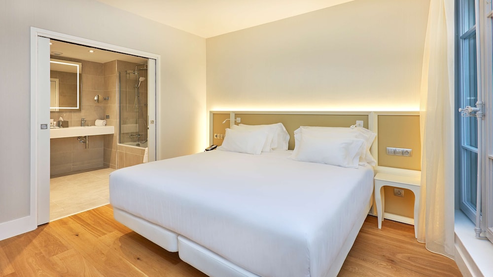 Suite (Extra Bed 2 adults + 2 children)