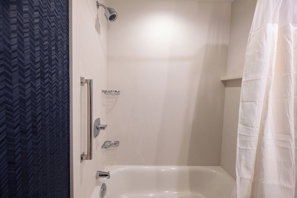 Room, 2 Queen Beds (Hearing Accessible) - Photo 3