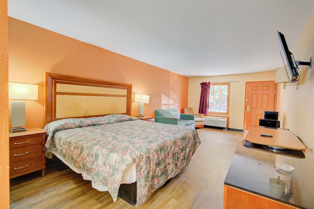 Room, 1 King Bed, Smoking