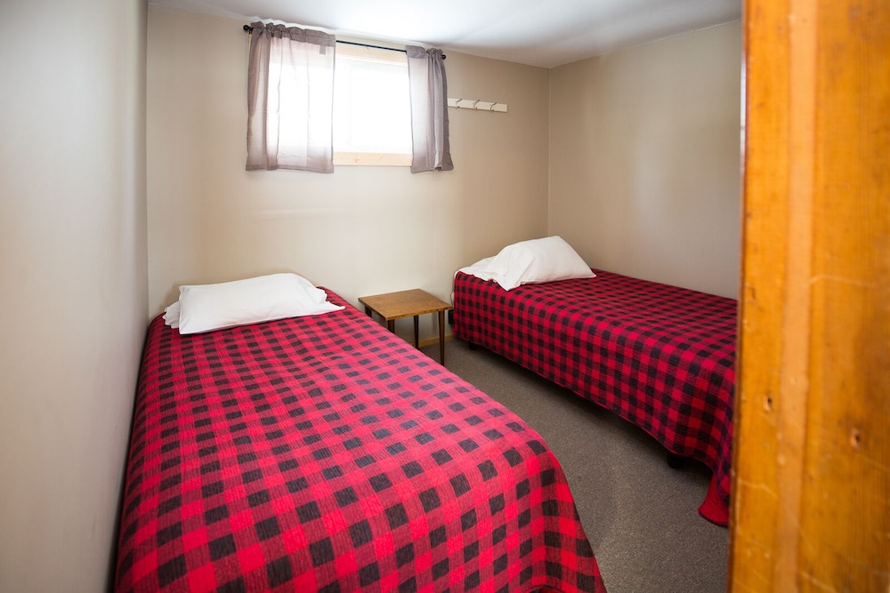 Comfort Cabin, 2 Bedrooms, Kitchen, River View (Sleeps 4) photo 1