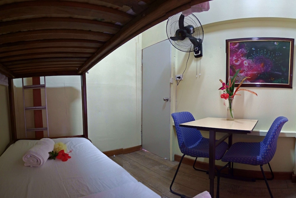 Bunk Room, Shared Bathroom photo 1