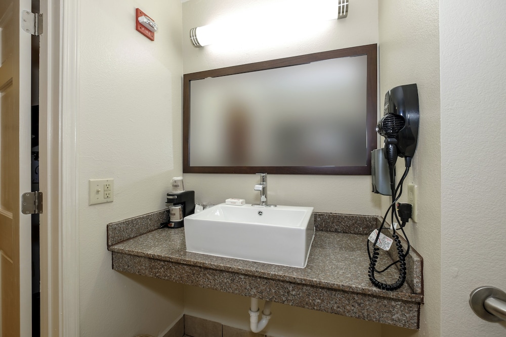 Superior Room, 2 Queen Beds, Accessible (Smoke Free) - Photo 5