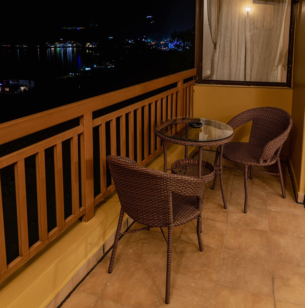 Deluxe Double or Twin Room, Lake View - Photo 12