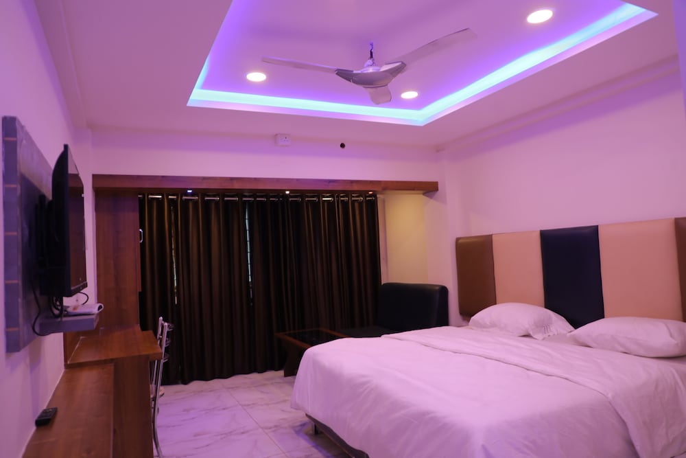 Superior Double Room, City View