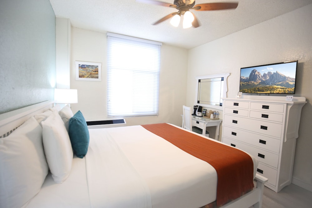 Standard Room, 1 Queen Bed - Photo 3