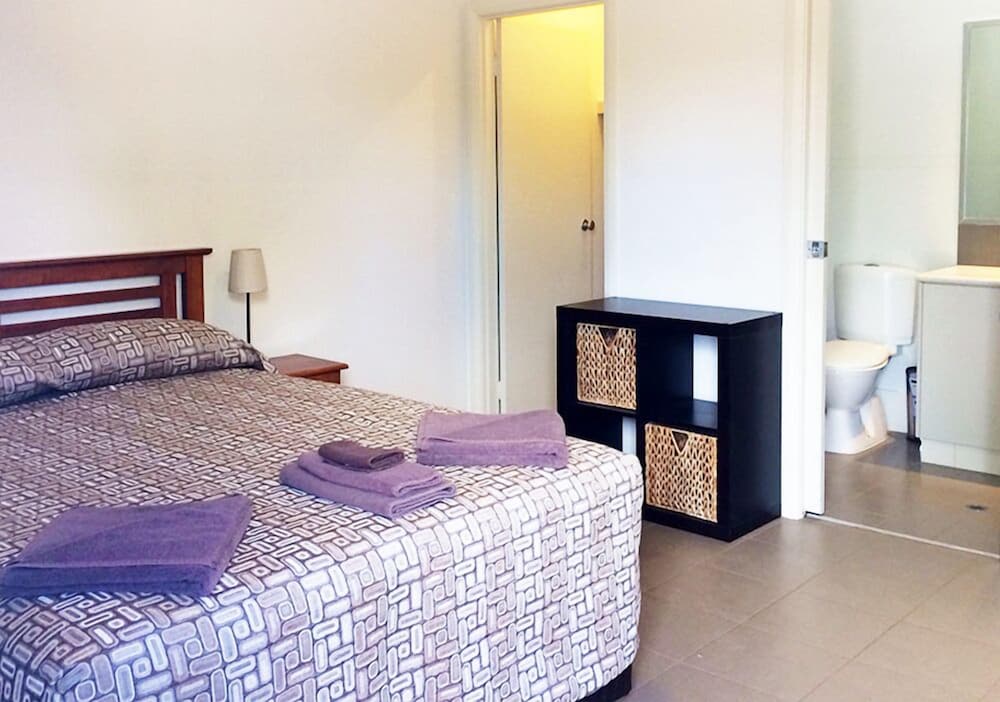 Queen Room With Ensuite photo 1