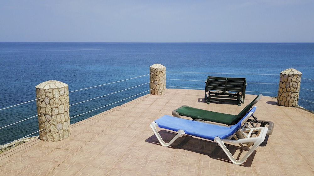 Seaview Suite: Room 13 photo 3