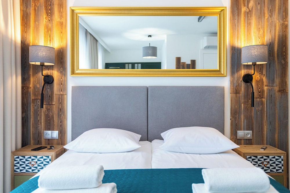Economy Double Room, 1 Queen Bed, Non Smoking, Microwave